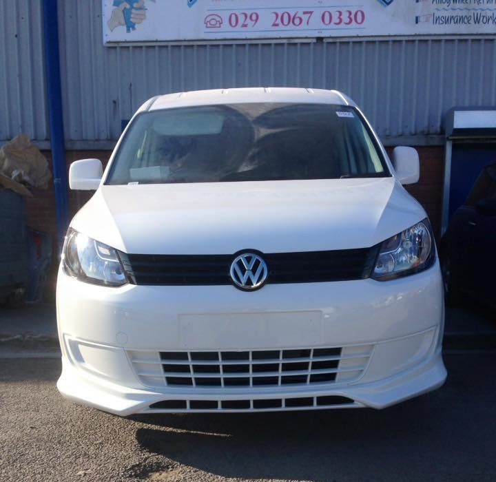 a white bonnet of a van